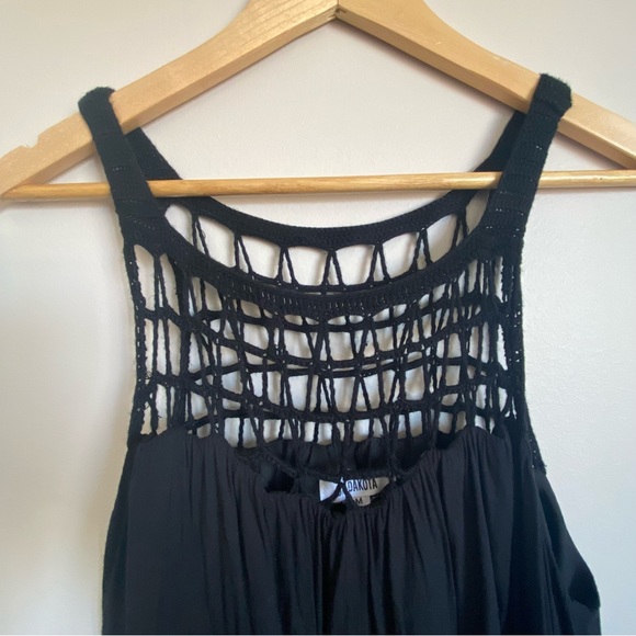 BB Dakota black dress. Medium. Double-lined. Crochet neckline. Flowy. - Picture 4 of 5